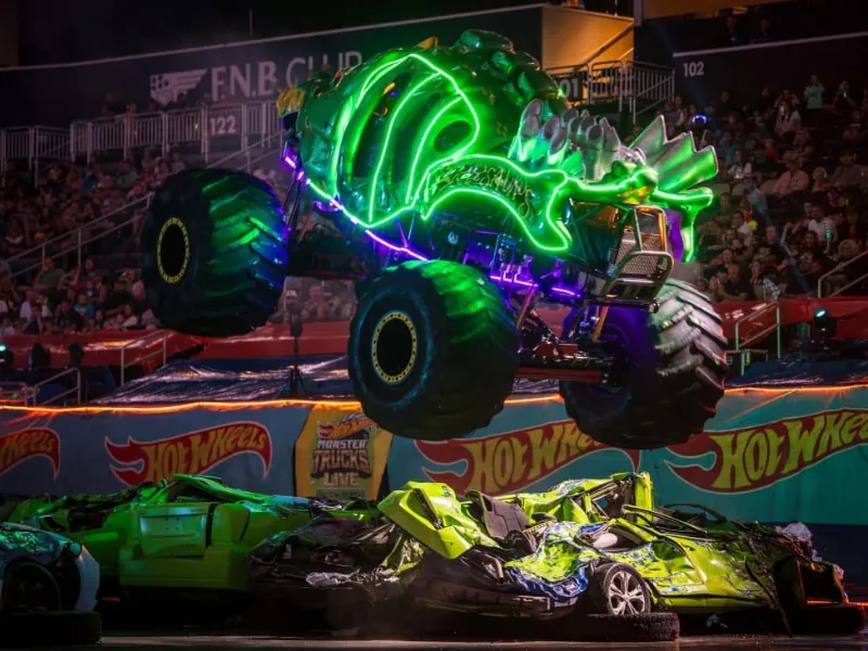 Hot Wheels Monster Trucks Live - Glow Party